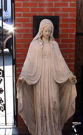 Pssst... Madonna spotted at The Abbey! 