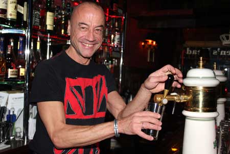 At Queen's Head, Amsterdam